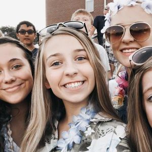 Meet your Posher, Ella